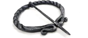 Hand Forged Cloak Pin Medieval design Brooch Twisted O shape brooch with cloak pin unisex for Viking cloak shawl and scarf Men & Women Costume (1 pc)