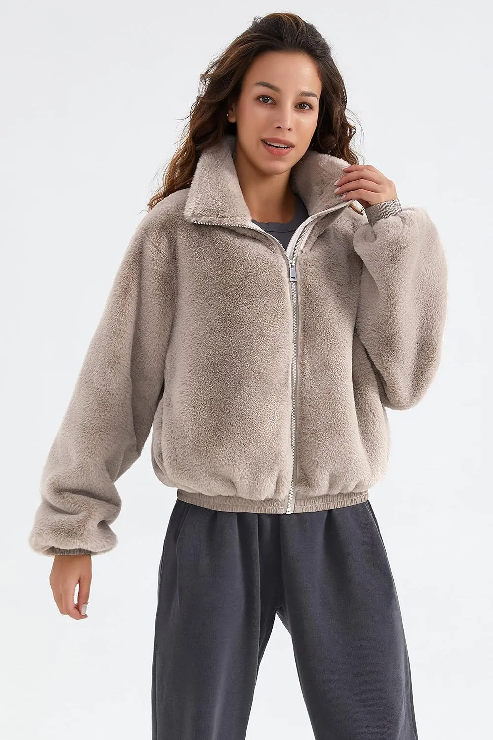 Orolay Women's Faux Fur Winter Jacket Zip Up Sherpa Coat Fuzzy Fleece Cropped Jacket