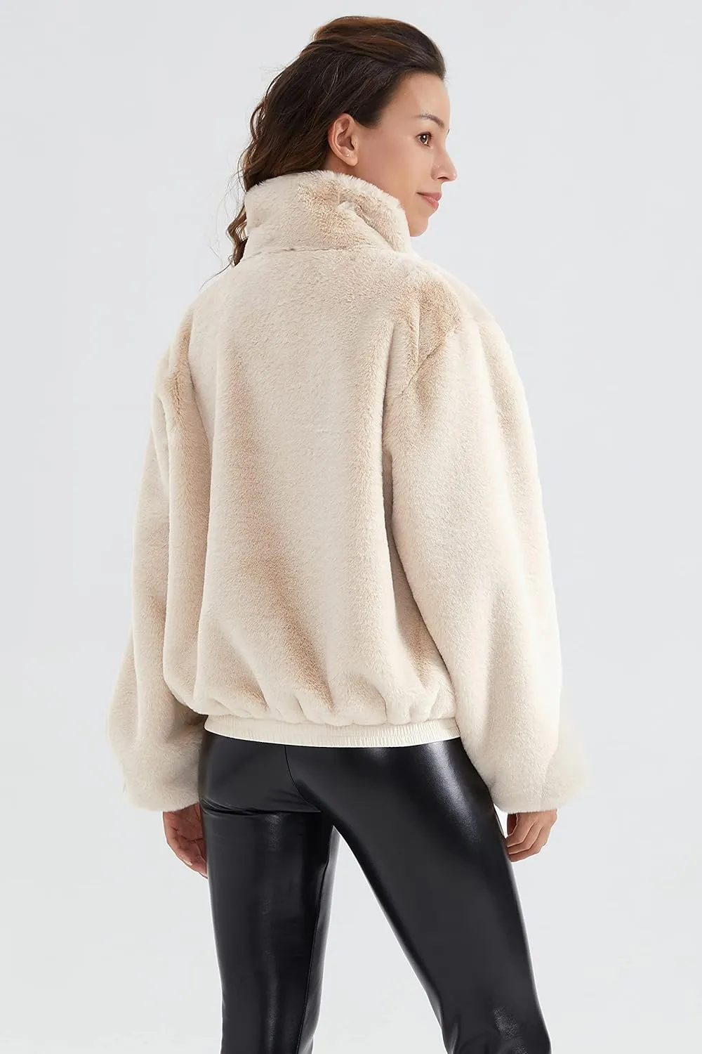 Orolay Women's Faux Fur Winter Jacket Zip Up Sherpa Coat Fuzzy Fleece Cropped Jacket