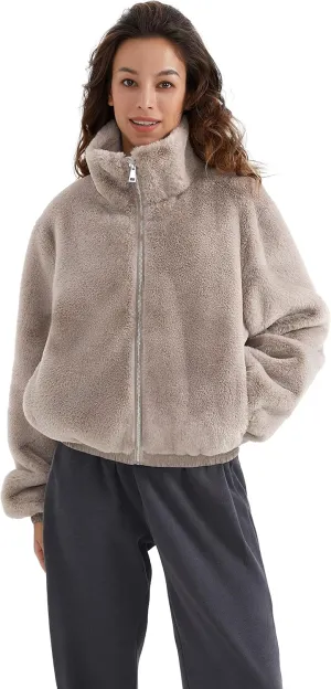 Orolay Women's Faux Fur Winter Jacket Zip Up Sherpa Coat Fuzzy Fleece Cropped Jacket