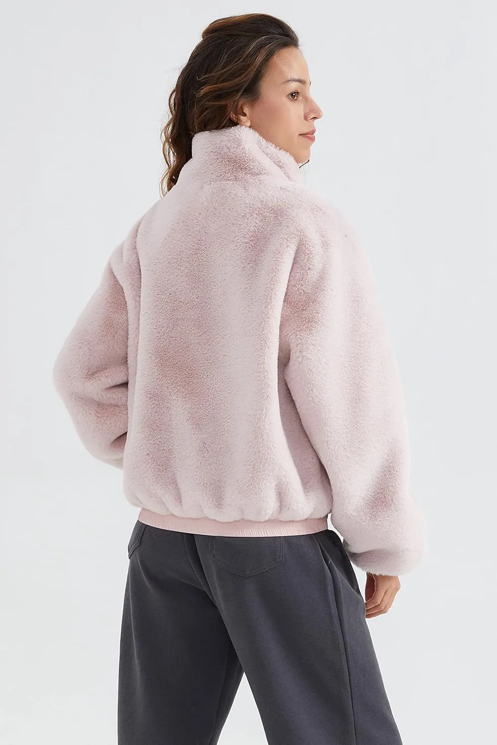 Orolay Women's Faux Fur Winter Jacket Zip Up Sherpa Coat Fuzzy Fleece Cropped Jacket