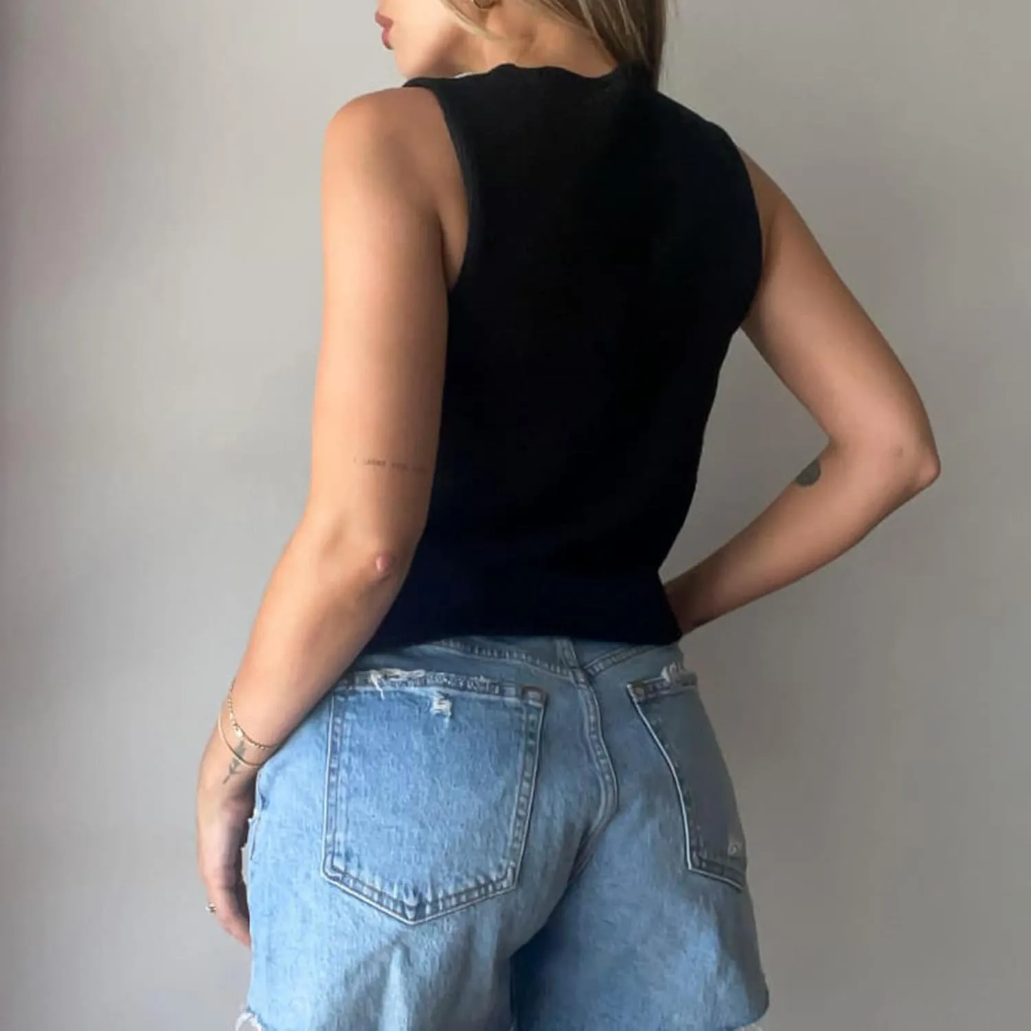 Sweater Tank Tops for Women Y2K Sleeveless Basic V Neck Crochet Knit Vest Sexy Button Down Crop Tank Top Streetwear