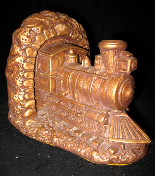VINTAGE 2pc SET CHALKWARE CHALK LOCOMOTIVE TRAIN TRAINS Old BOOKENDS BOOK ENDS