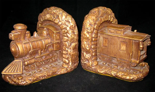 VINTAGE 2pc SET CHALKWARE CHALK LOCOMOTIVE TRAIN TRAINS Old BOOKENDS BOOK ENDS